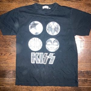Kiss tee shirt